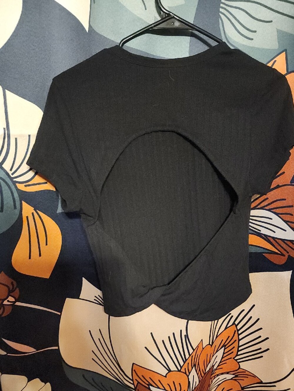 Women's Black Short Sleeve Ribbed Crop Top - Picture 3 of 4